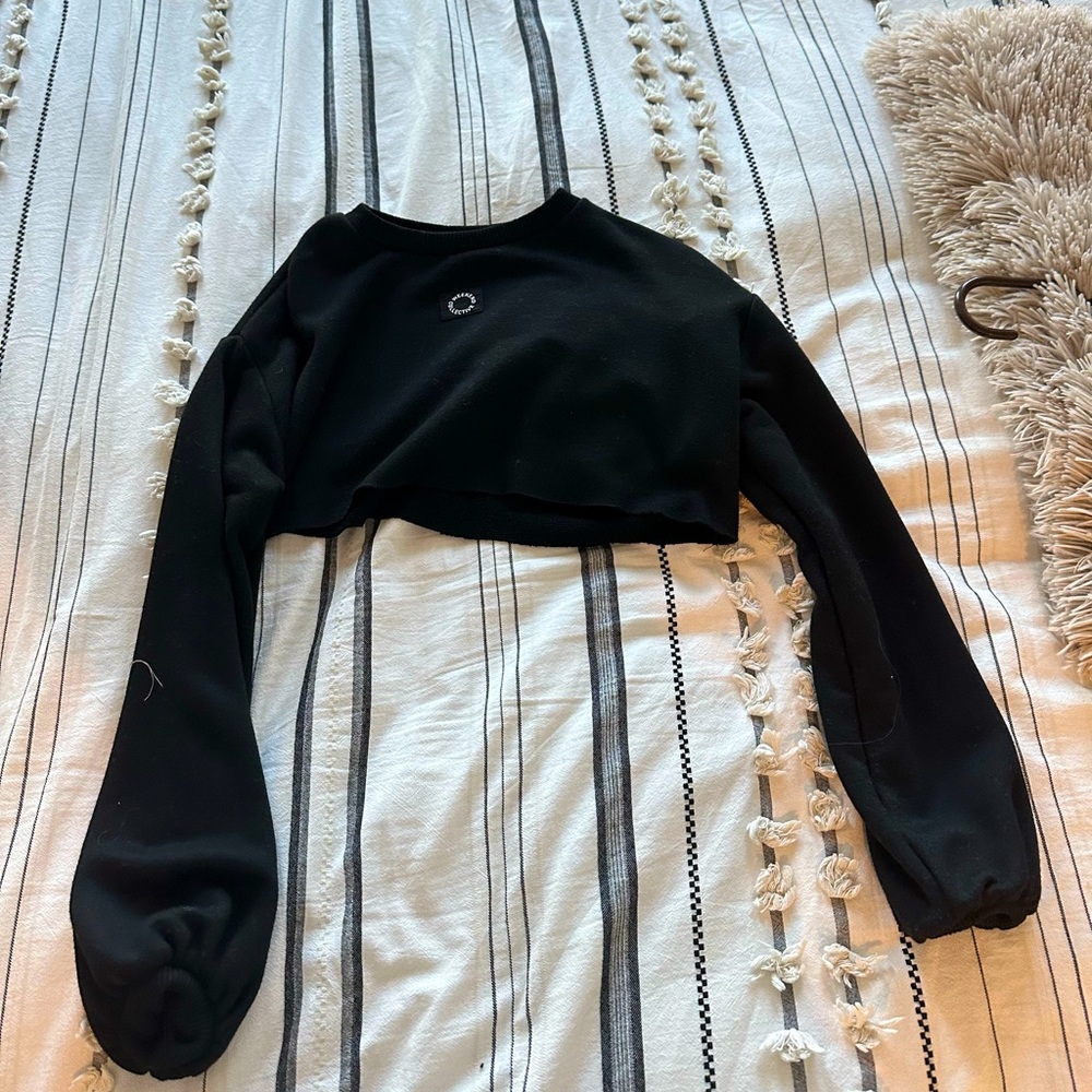 Weekend Collective XS Cropped Black Sweatshirt